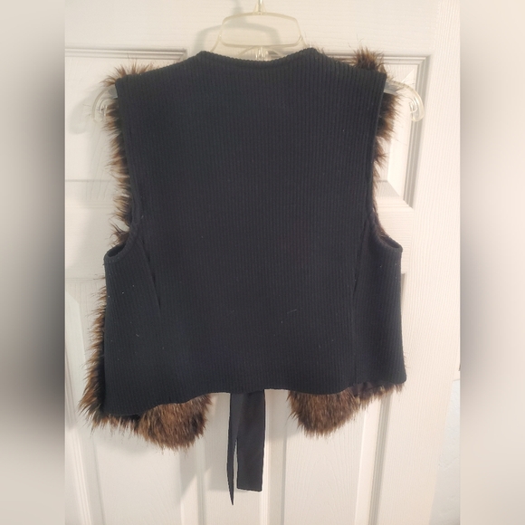 Faux Fur Vest with Black Tie - Picture 5 of 6